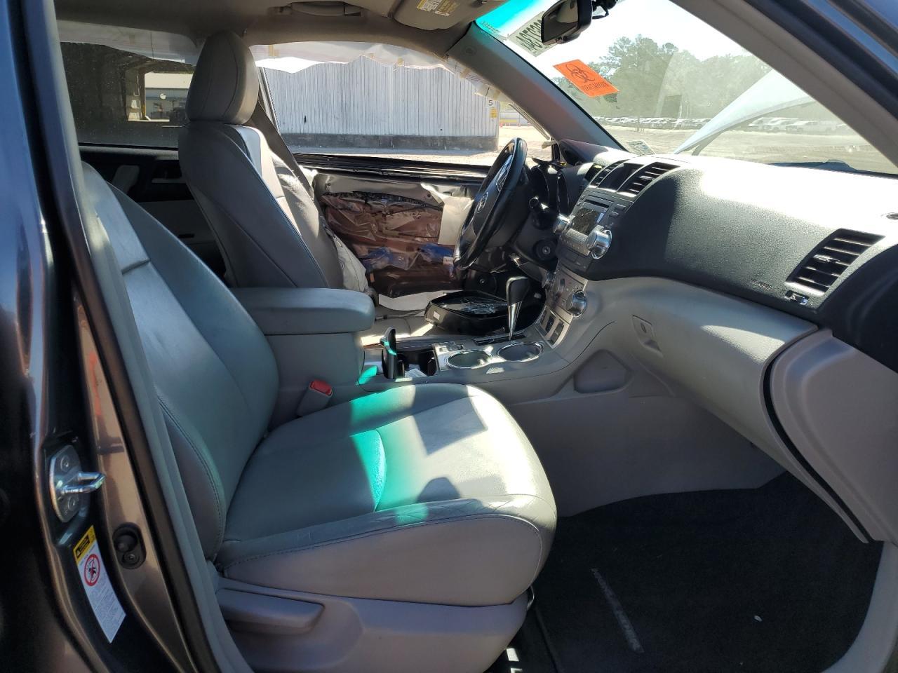 2011 TOYOTA HIGHLANDER - Фото 7