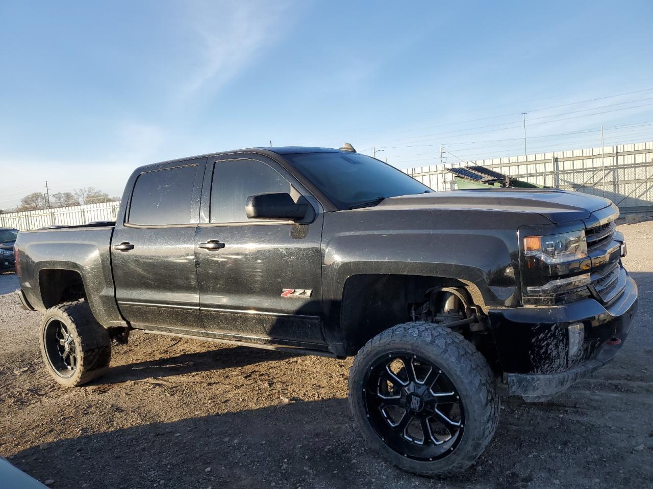 2017 CHEVROLET SILVERADO - Image 4