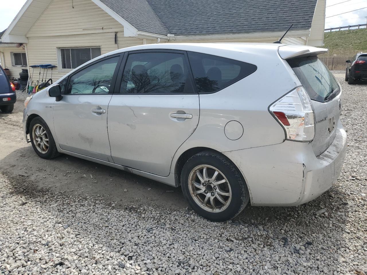 2013 TOYOTA PRIUS V - Image 2
