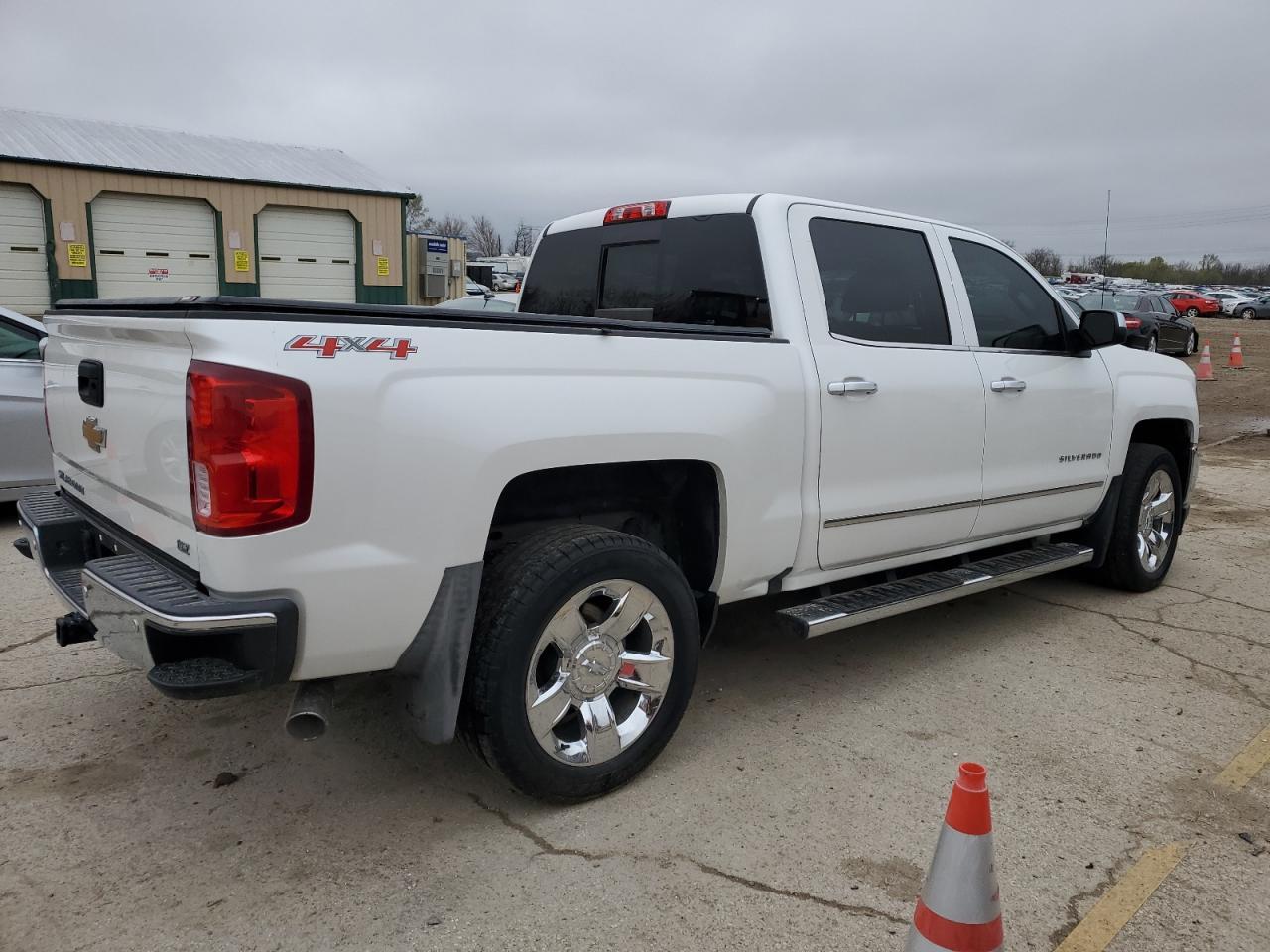 2017 CHEVROLET SILVERADO - Image 3