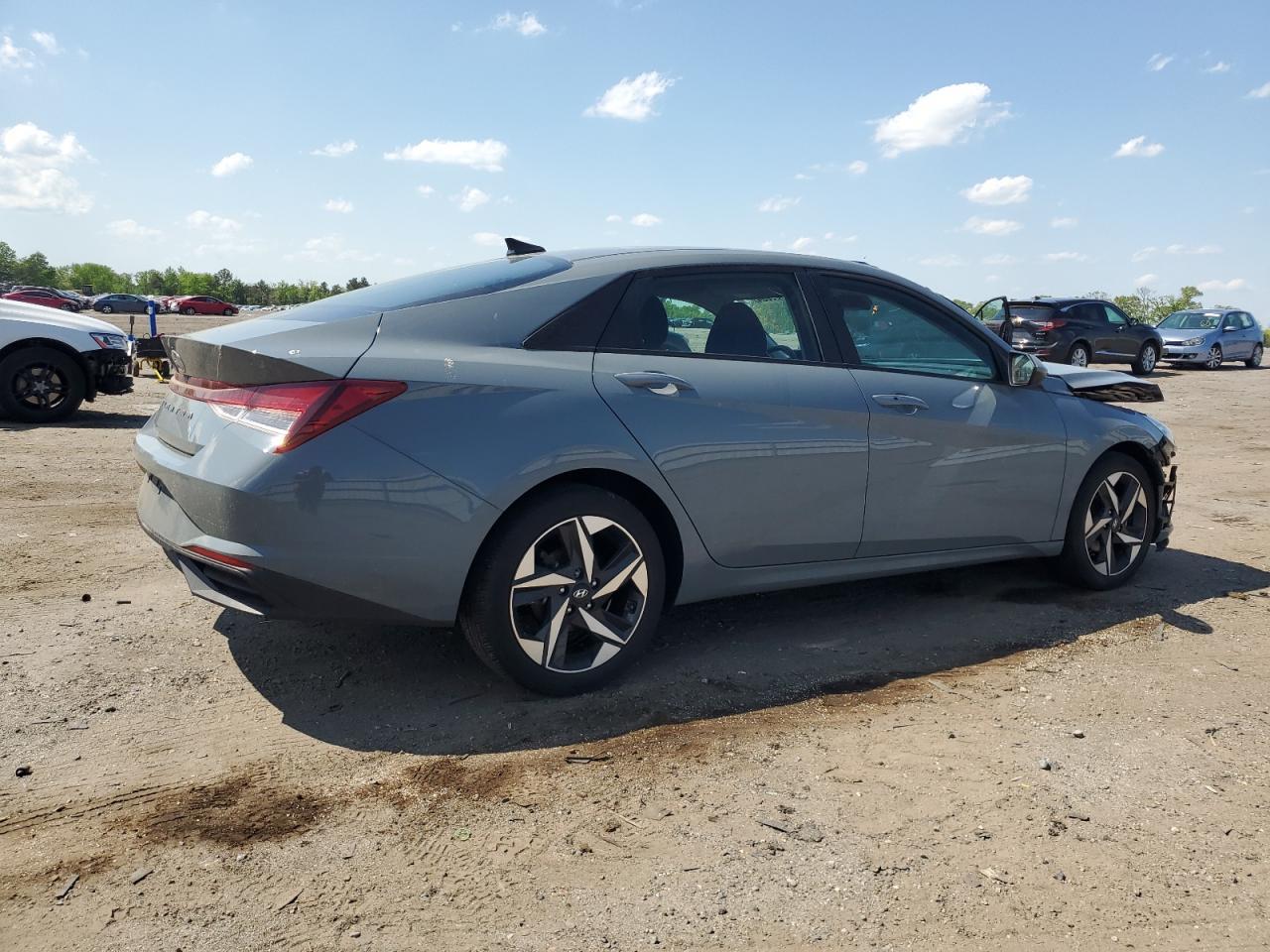 2023 HYUNDAI ELANTRA SE - Фото 3