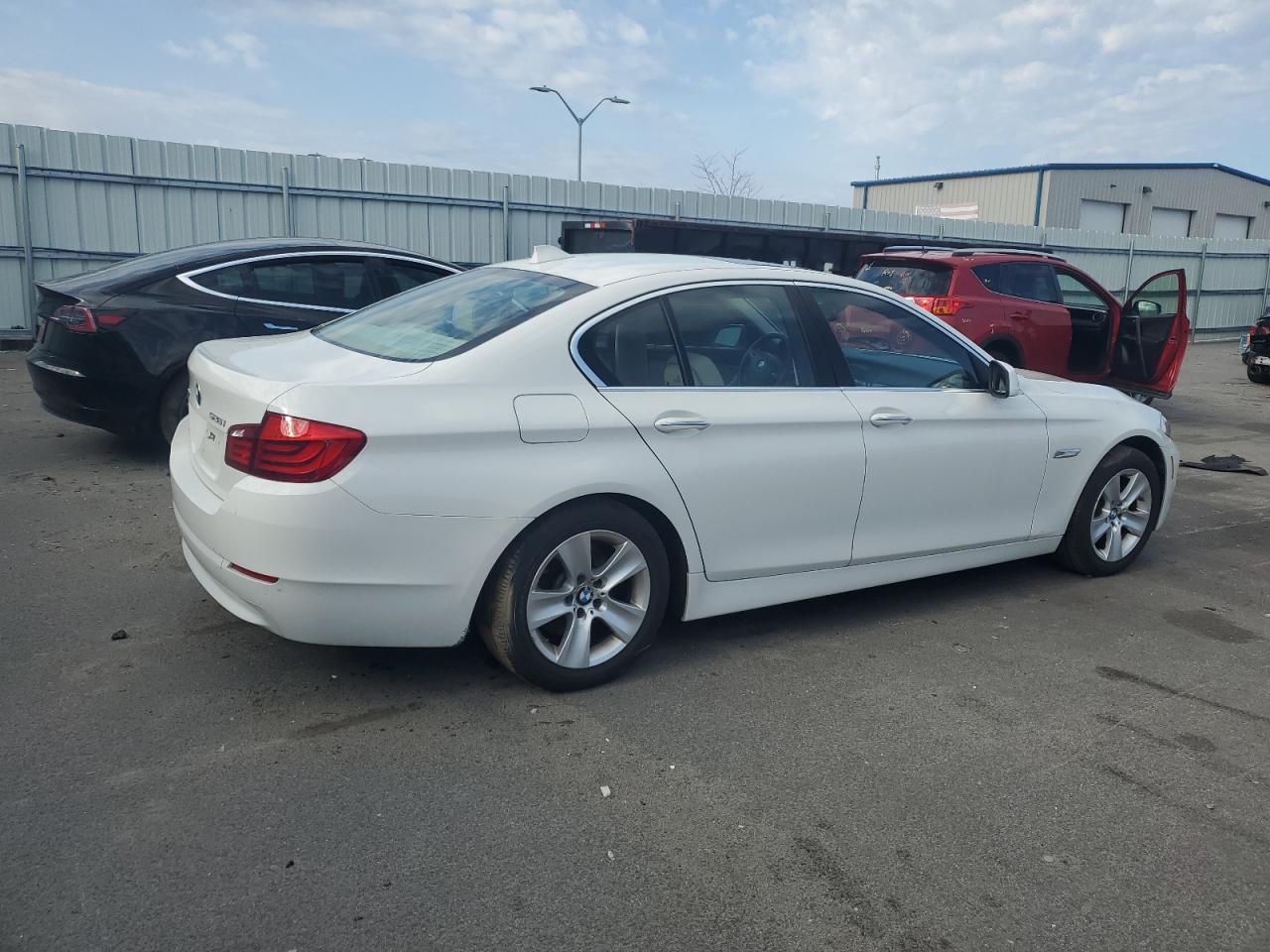 2013 BMW 528 XI - Image 3