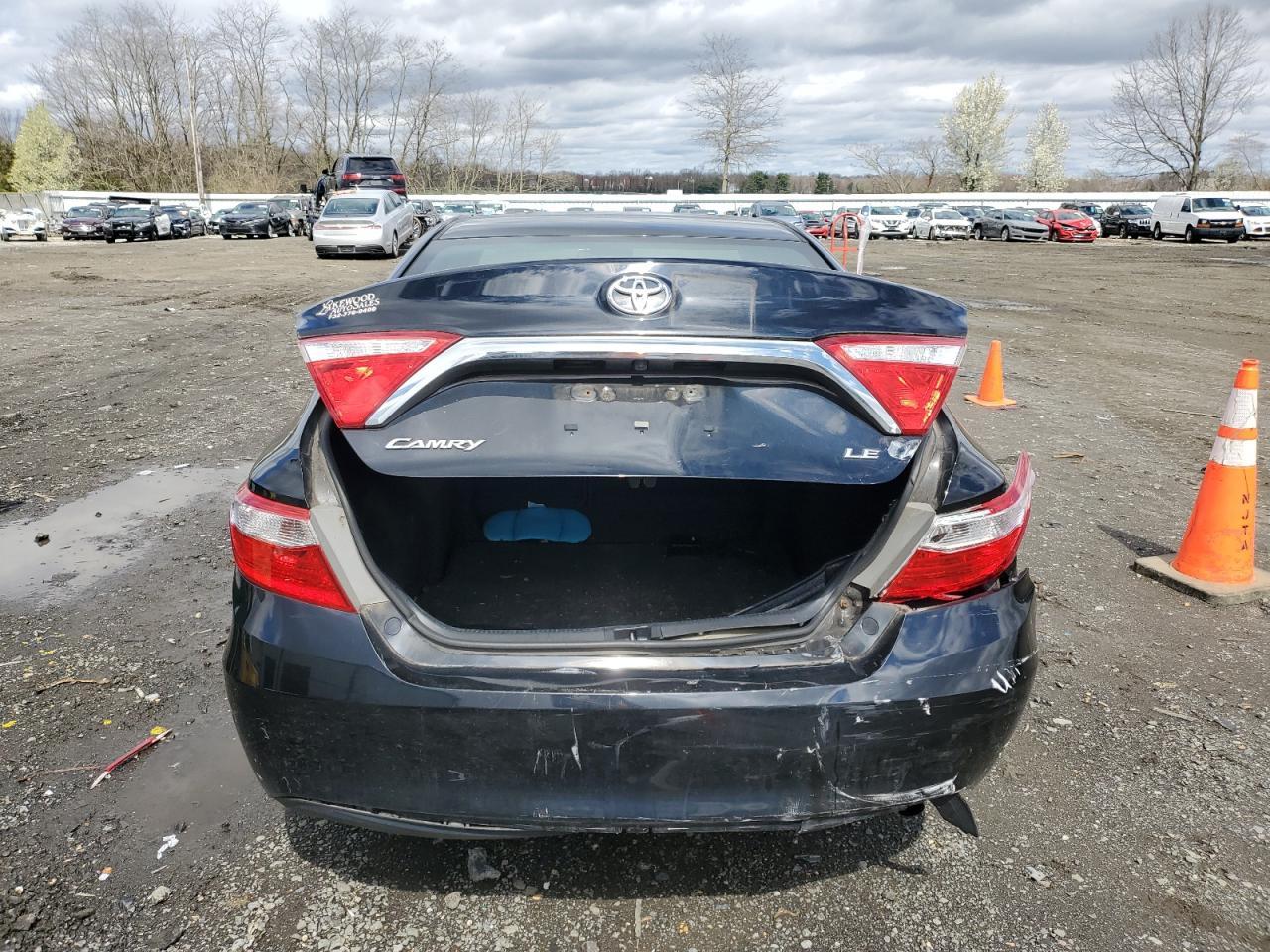 2015 TOYOTA CAMRY LE - Фото 6