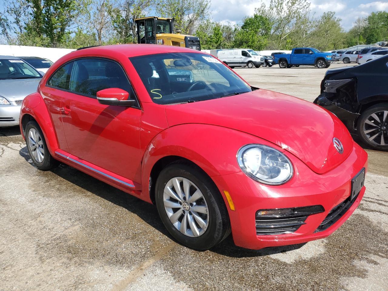 2019 VOLKSWAGEN BEETLE S - Фото 4