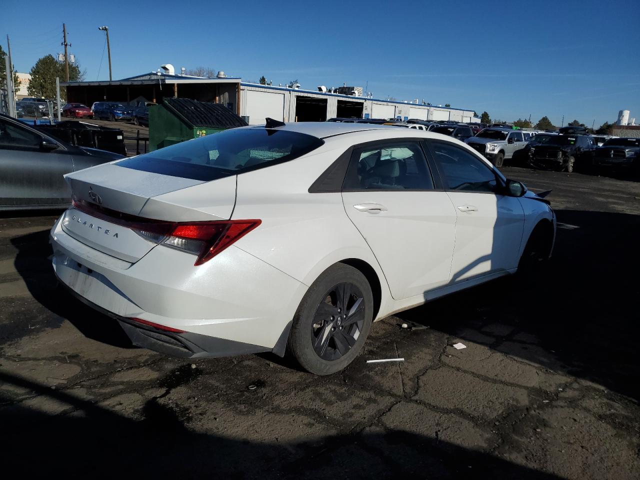 2022 HYUNDAI ELANTRA SE - Фото 3