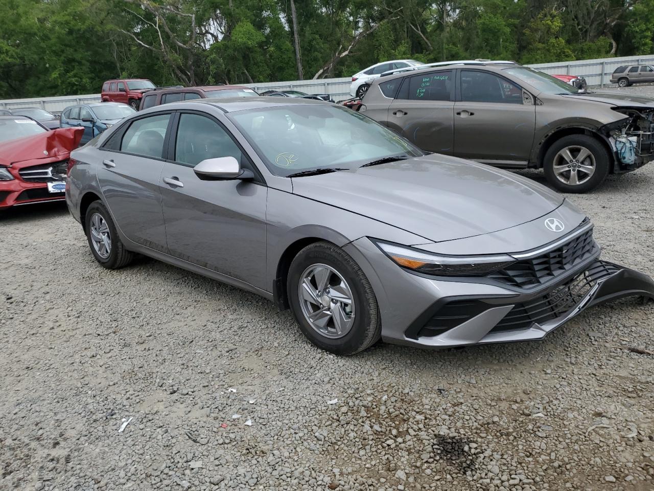 2024 HYUNDAI ELANTRA SE - Фото 4