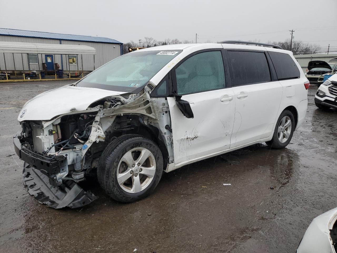 2015 TOYOTA SIENNA LE