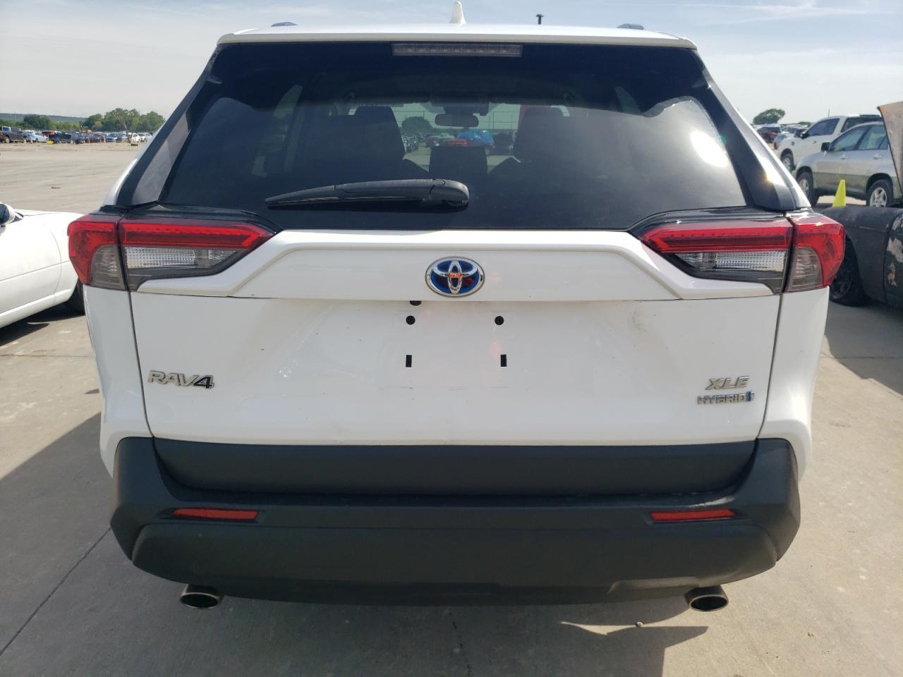 2020 TOYOTA RAV4 XLE - Image 6
