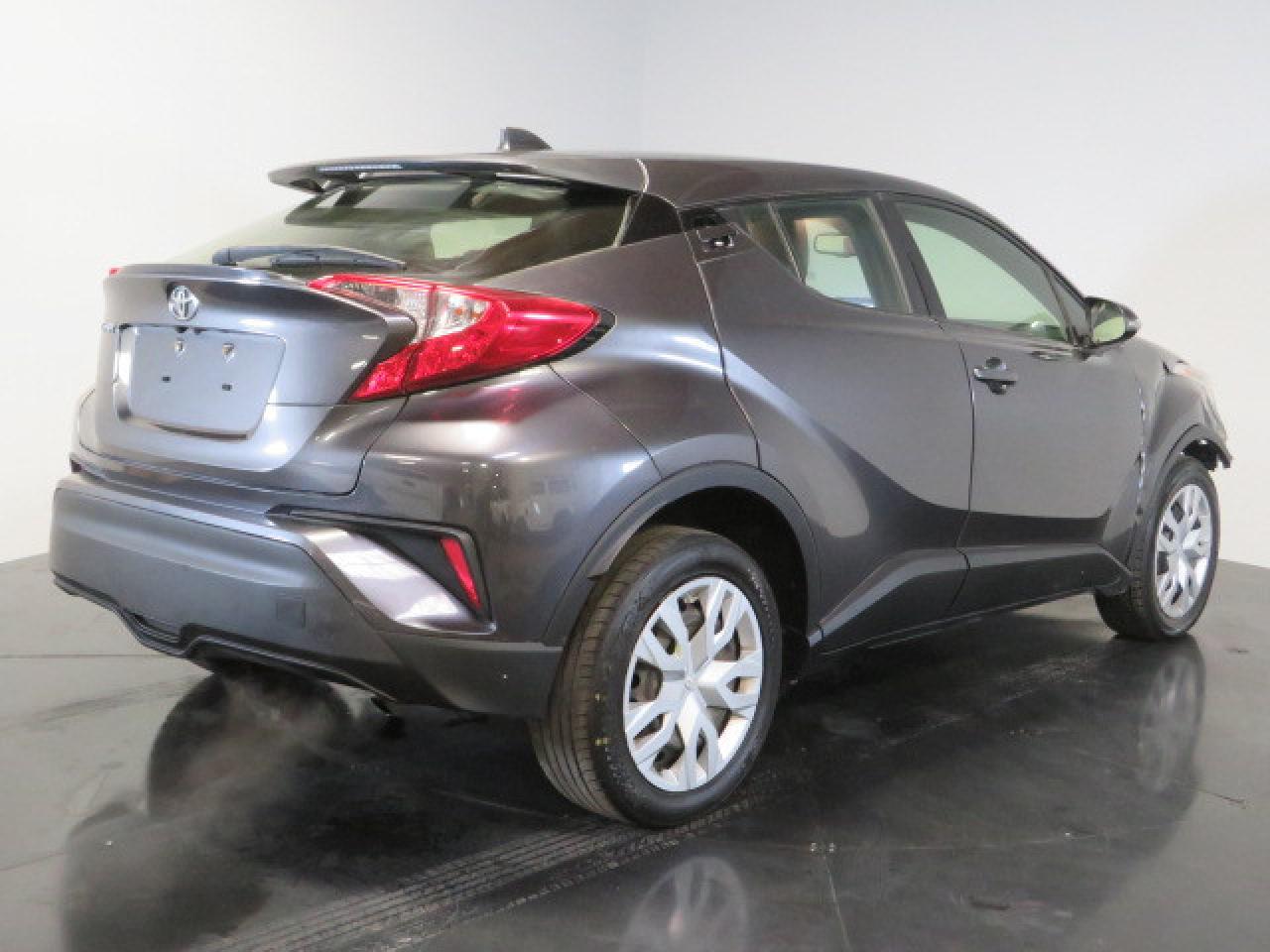 2019 TOYOTA C-HR XLE - Image 4
