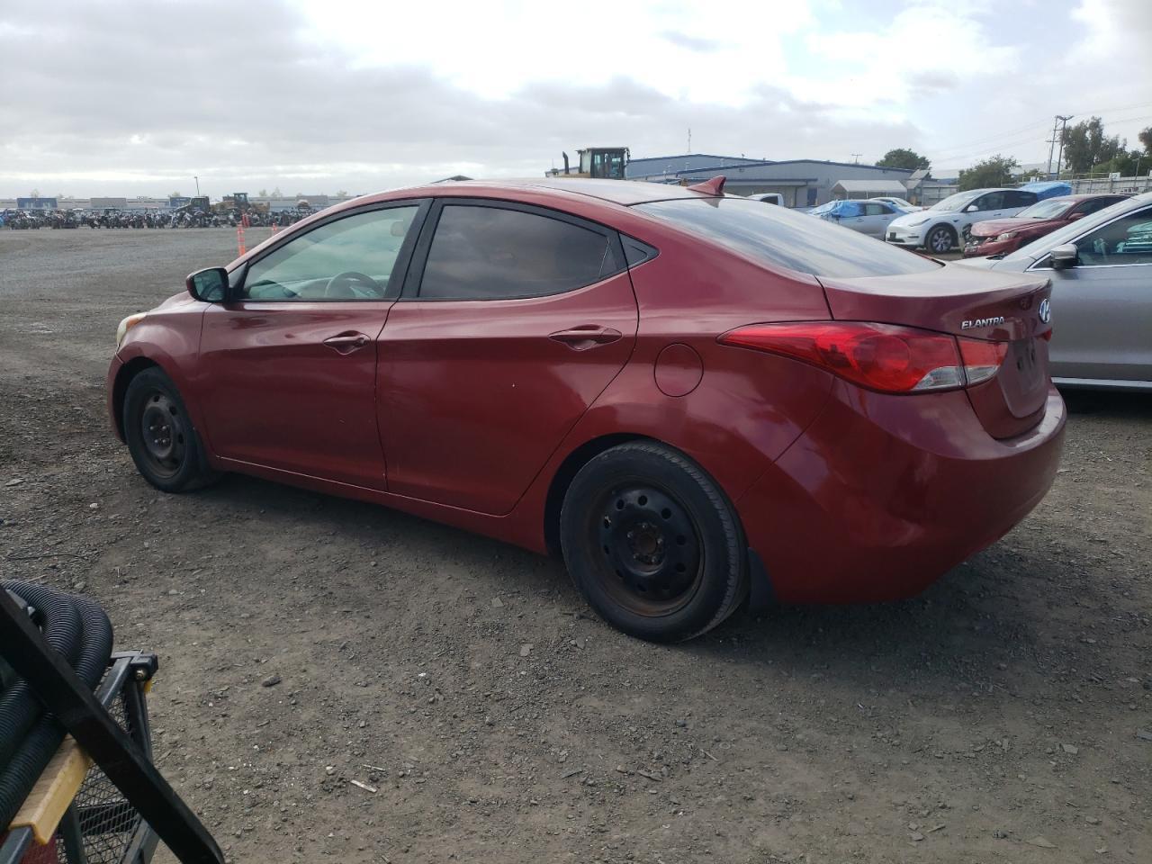 2013 HYUNDAI ELANTRA GL - Image 2