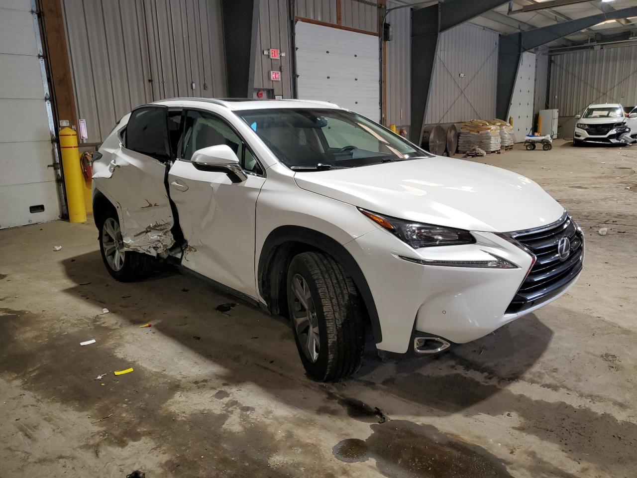 2017 LEXUS NX 200T BA - Фото 4