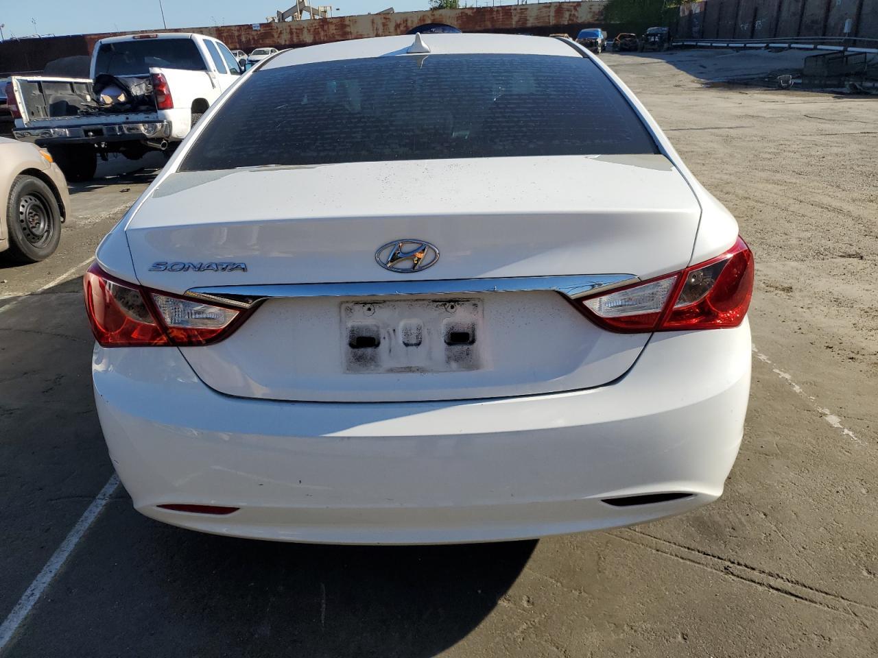 2013 HYUNDAI SONATA GLS - Image 6