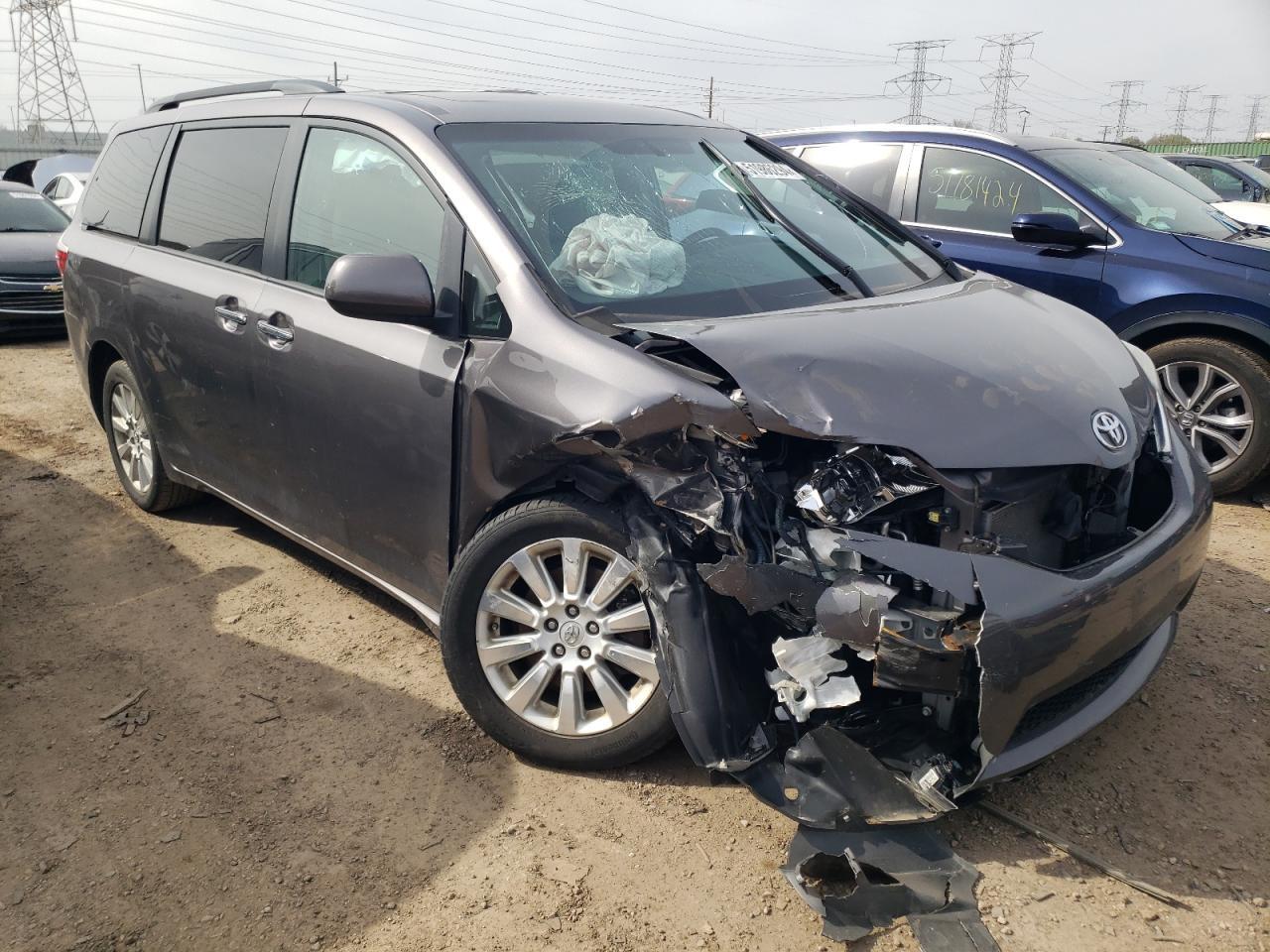2015 TOYOTA SIENNA XLE - Фото 4