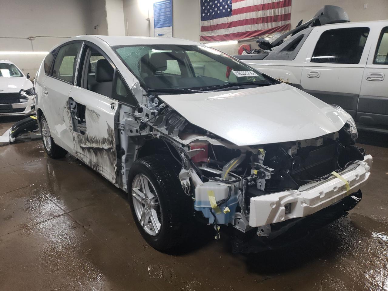 2015 TOYOTA PRIUS V - Фото 4