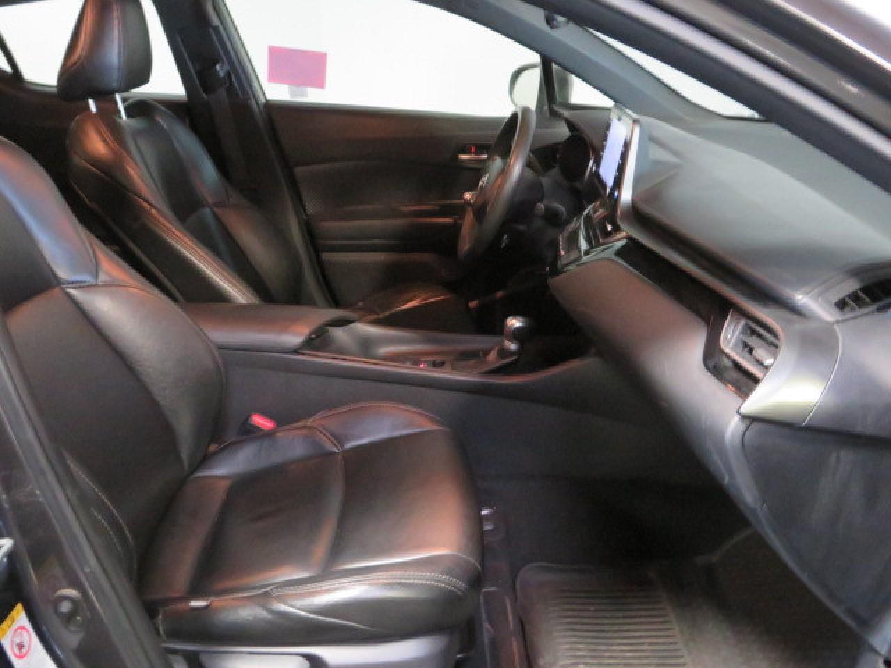2019 TOYOTA C-HR XLE - Image 5