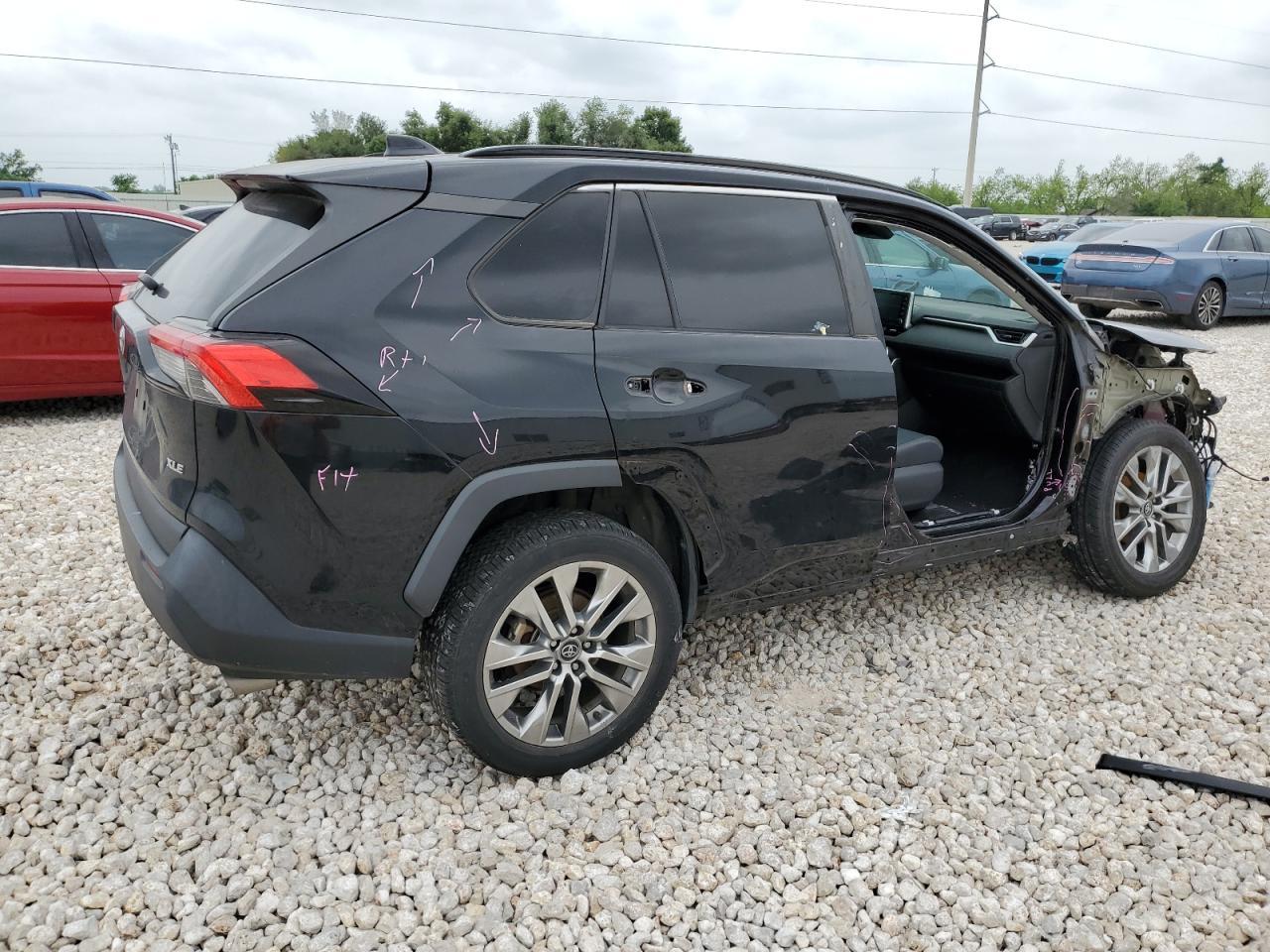 2020 TOYOTA RAV4 XLE P - Фото 3