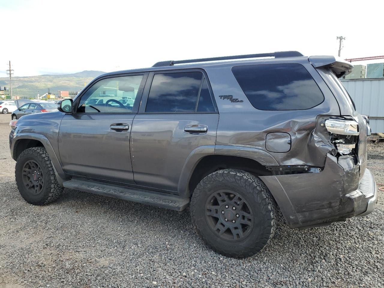 2019 TOYOTA 4RUNNER SR - Image 2