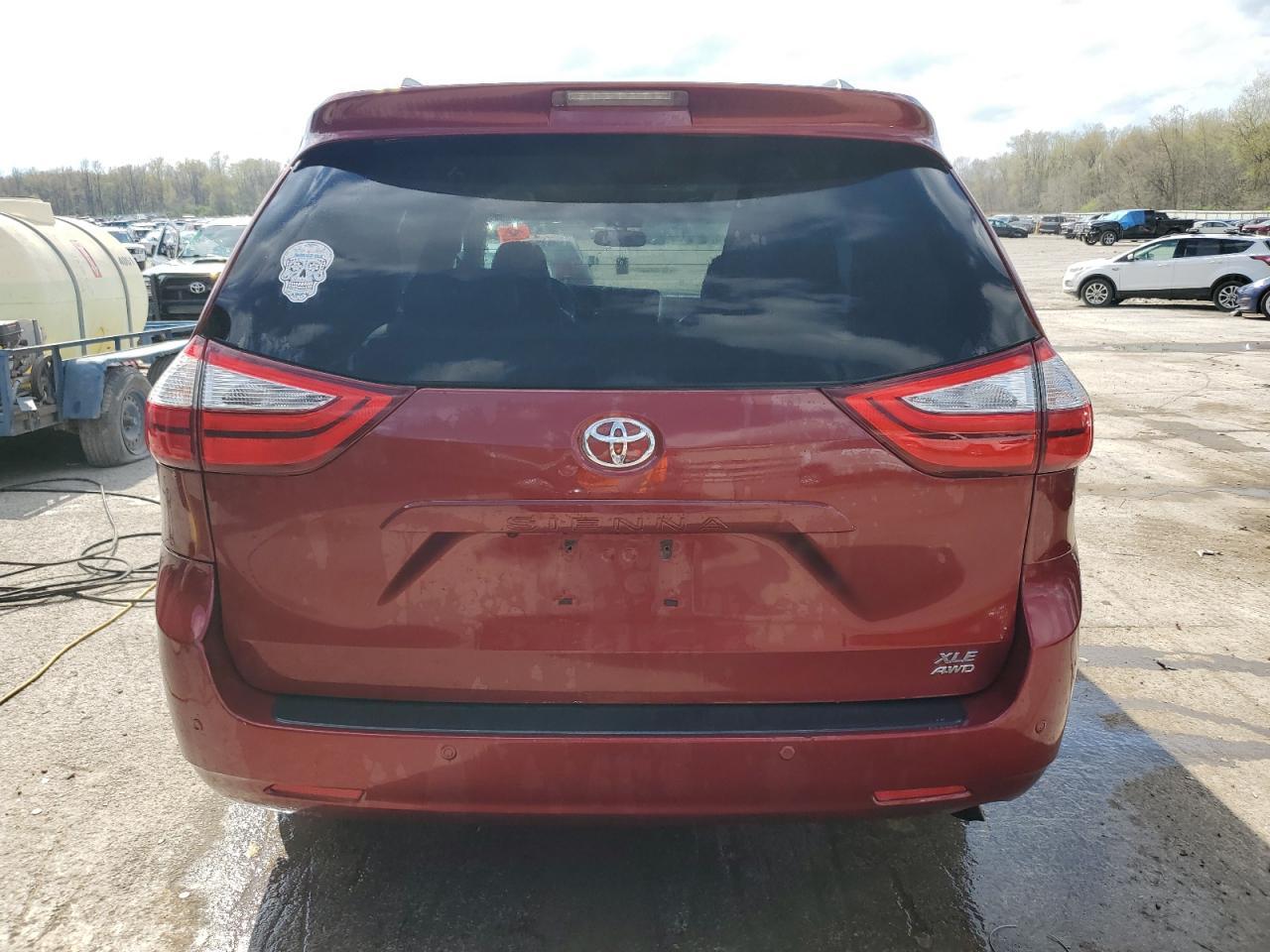 2015 TOYOTA SIENNA XLE - Фото 6