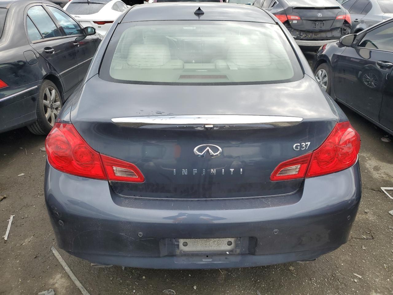 2011 INFINITI G37 BASE - Image 6