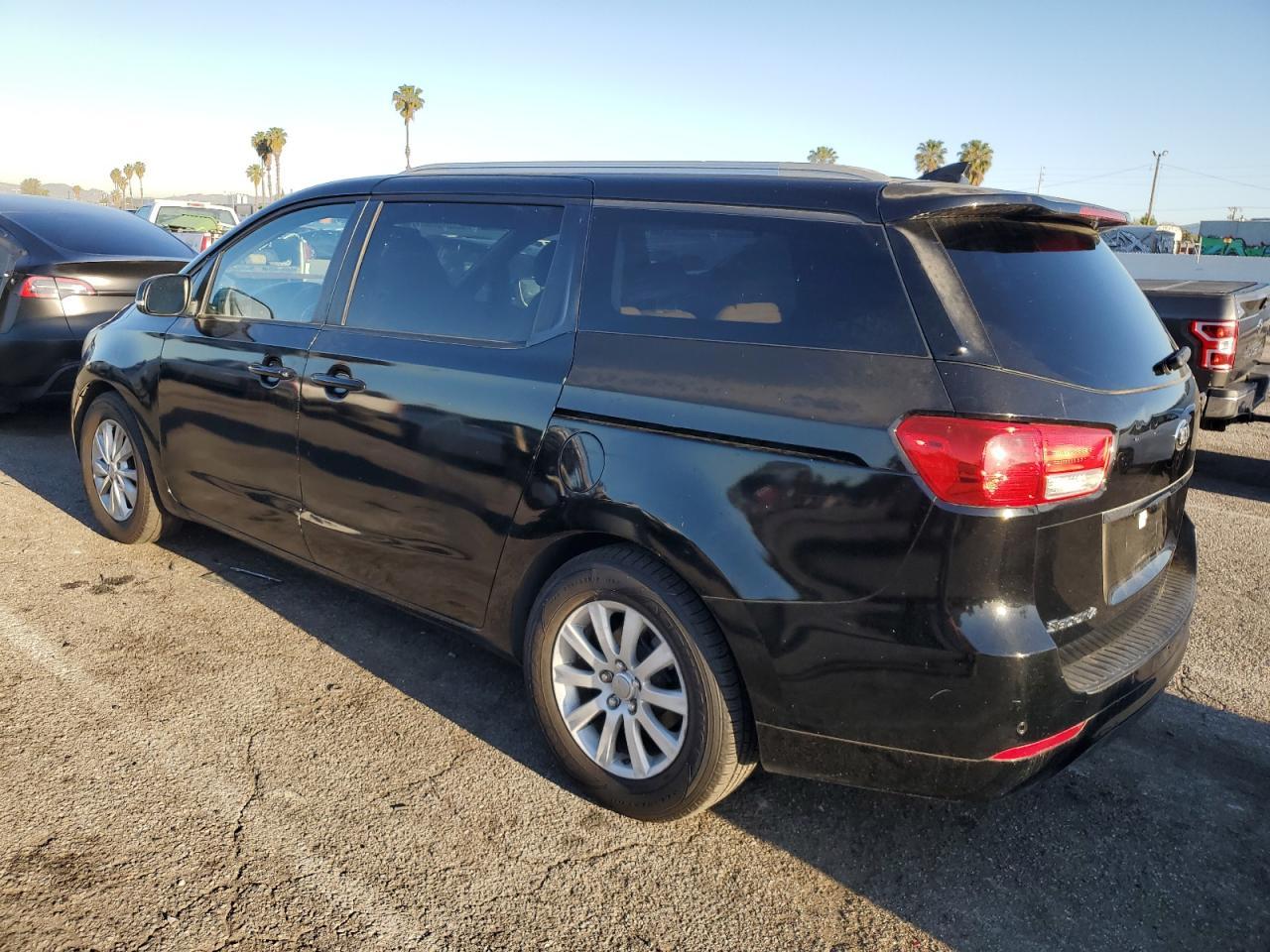 2016 KIA SEDONA LX - Фото 2