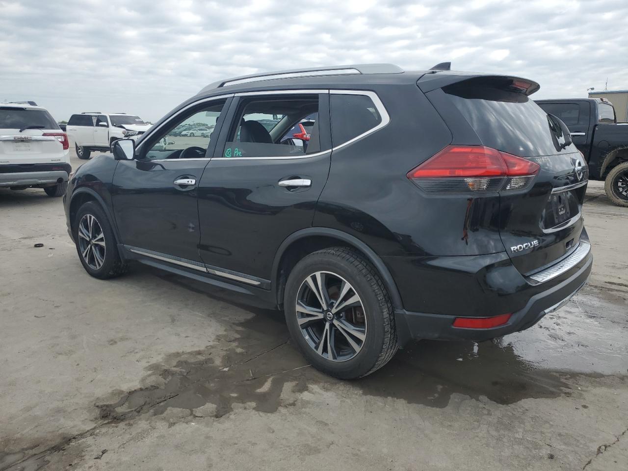 2017 NISSAN ROGUE SV - Image 2