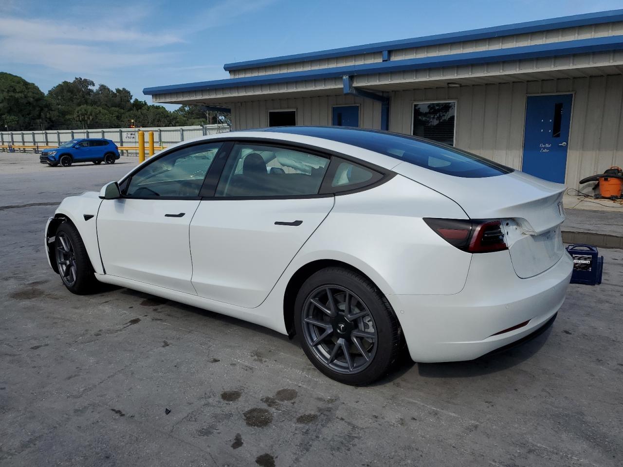 2022 TESLA MODEL 3 - Фото 2