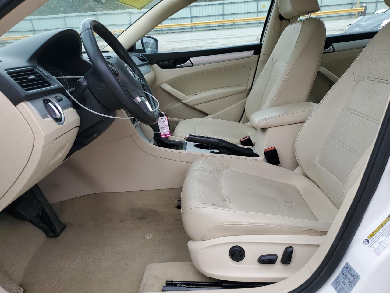 2013 VOLKSWAGEN PASSAT SE - Image 7