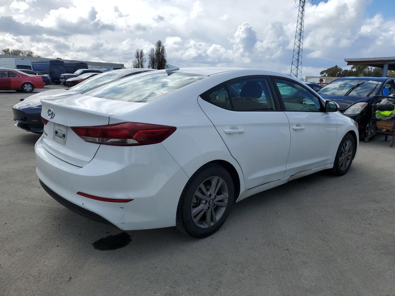 2018 HYUNDAI ELANTRA SE - Фото 3