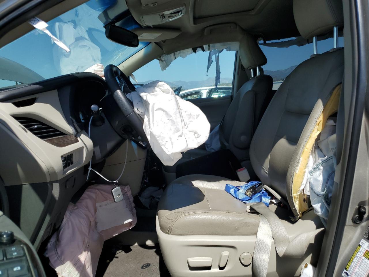 2015 TOYOTA SIENNA XLE - Фото 7