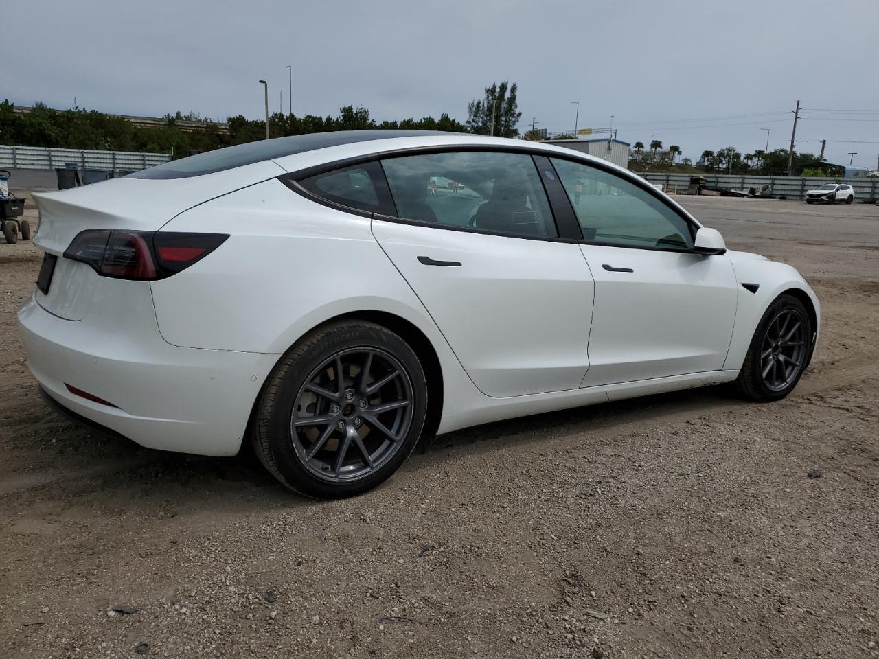 2021 TESLA MODEL 3 - Image 3