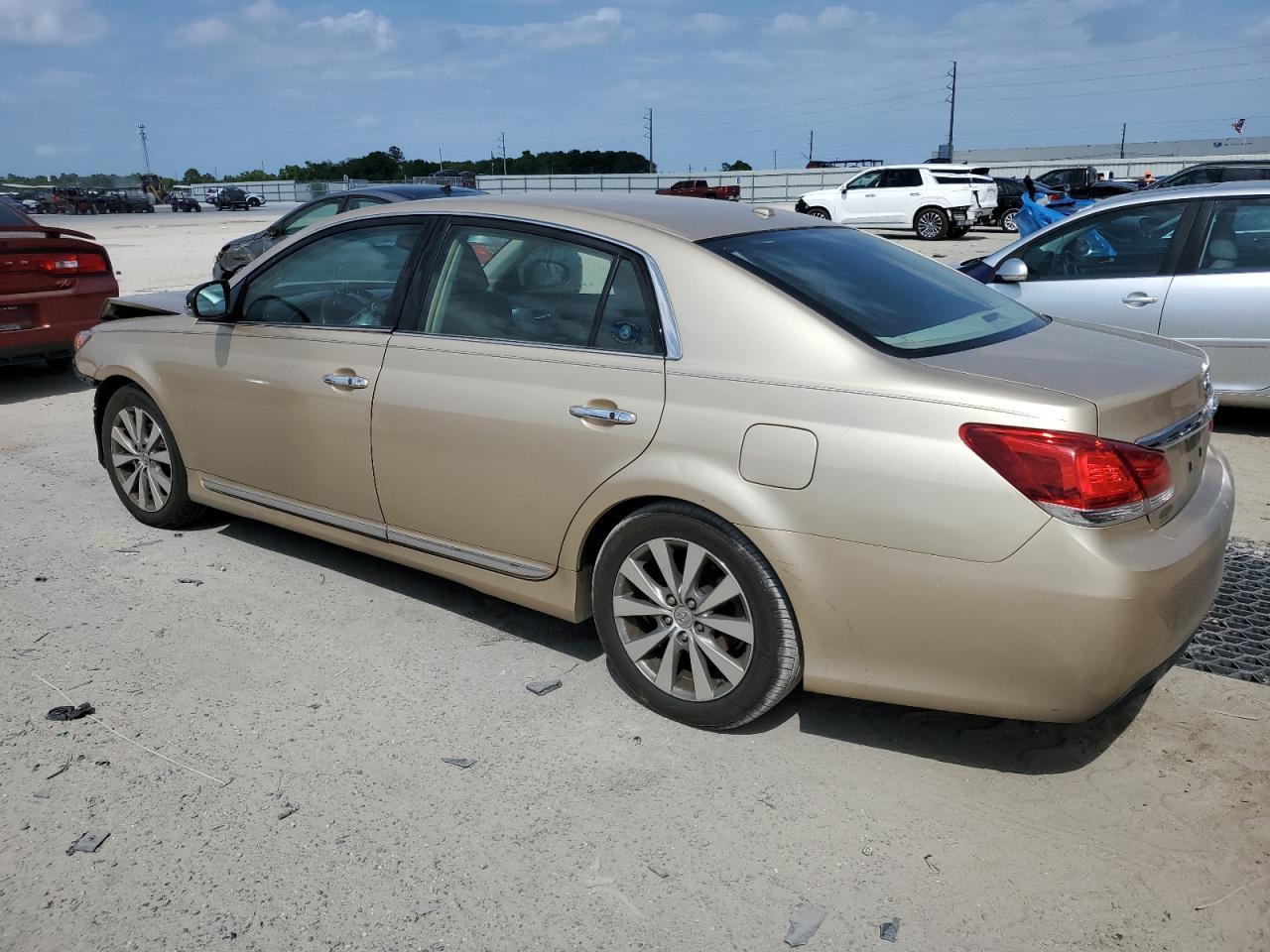 2011 TOYOTA AVALON BAS - Image 2