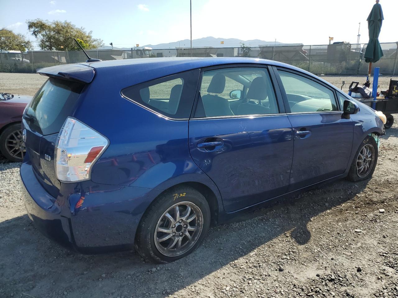 2013 TOYOTA PRIUS V - Image 3