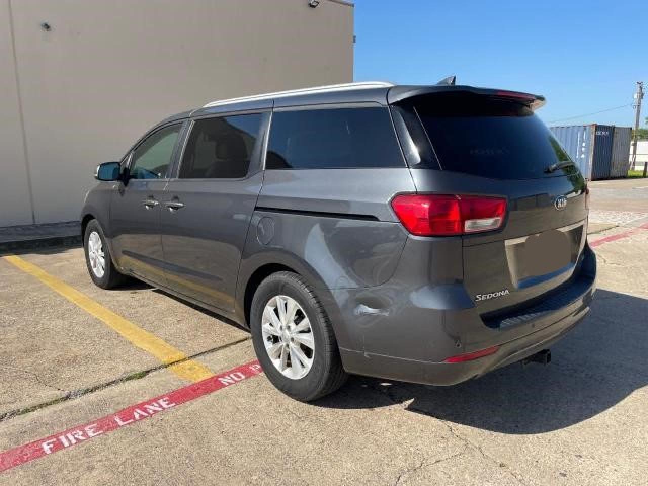 2017 KIA SEDONA LX - Image 3