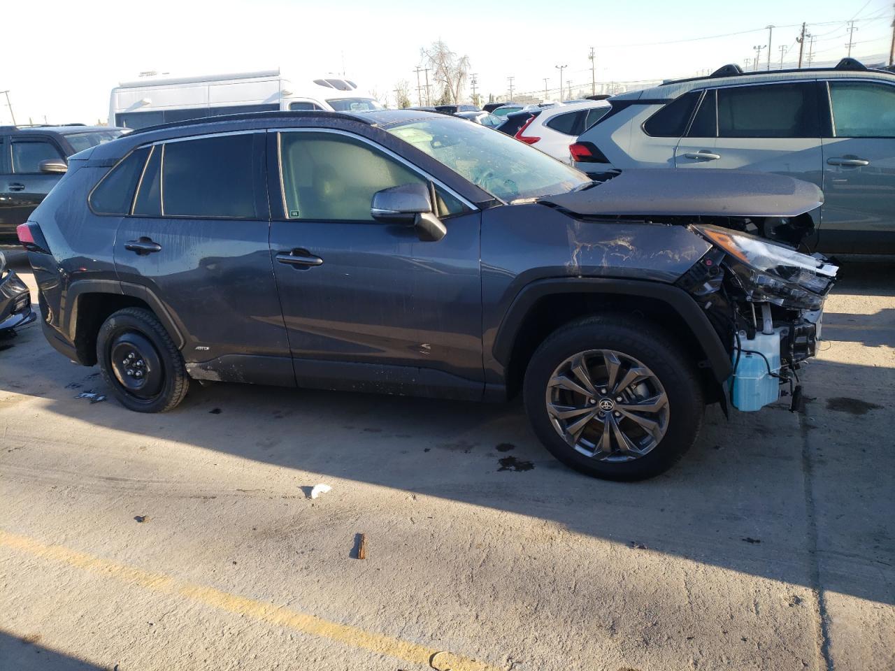 2024 TOYOTA RAV4 XLE P - Image 4