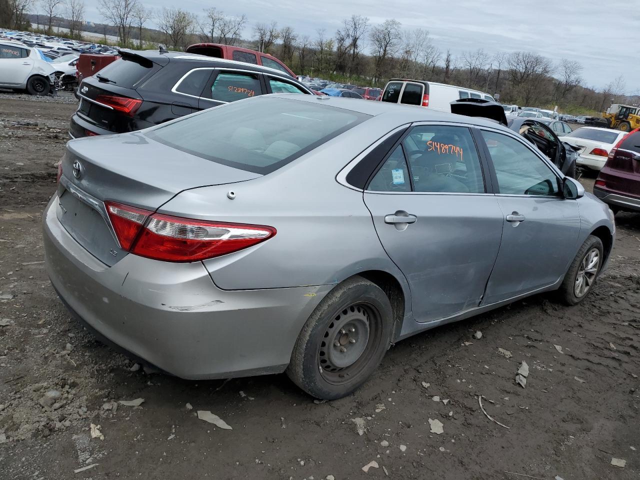 2015 TOYOTA CAMRY LE - Фото 3