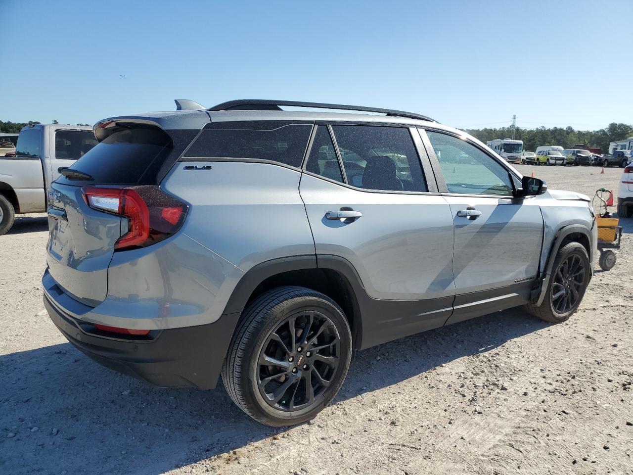 2023 GMC TERRAIN SL - Image 3