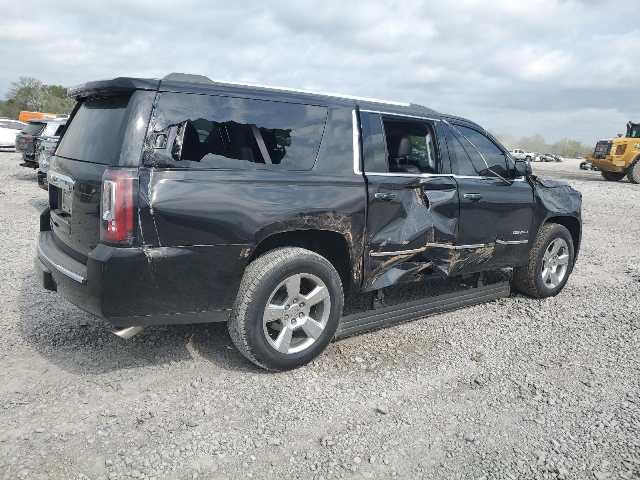 2016 GMC YUKON XL D - Image 3