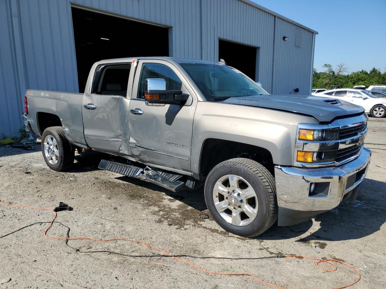 2017 CHEVROLET SILVERADO - Image 4