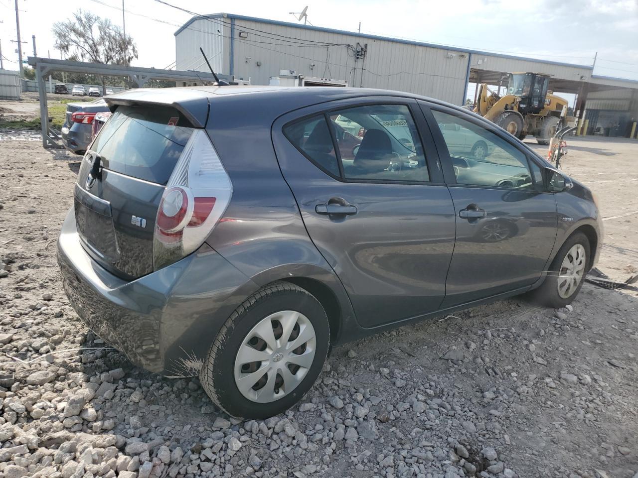 2013 TOYOTA PRIUS C - Image 3