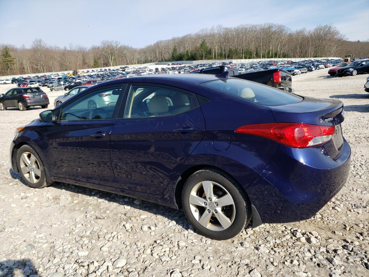 2013 HYUNDAI ELANTRA GL - Image 2