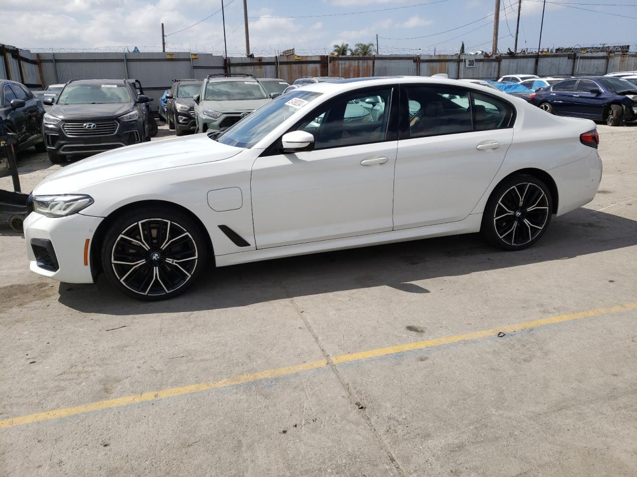 2021 BMW 530E car image