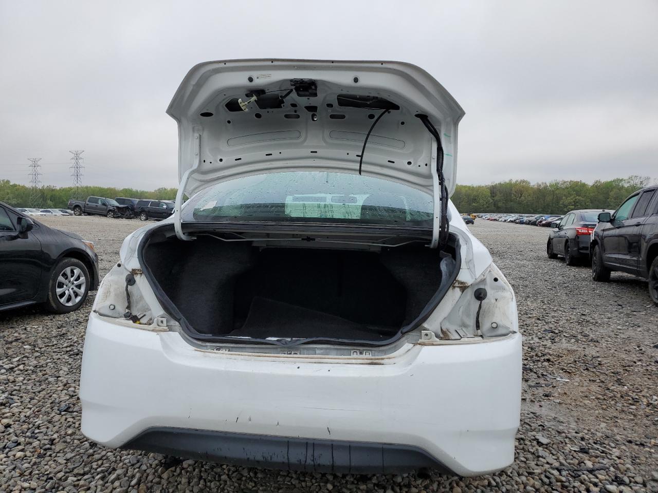 2016 NISSAN VERSA S - Image 6