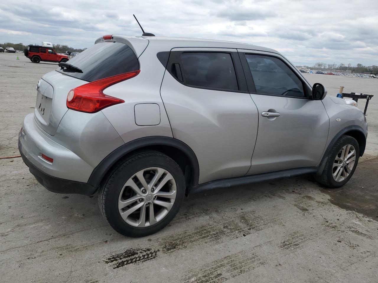 2011 NISSAN JUKE S - Фото 3