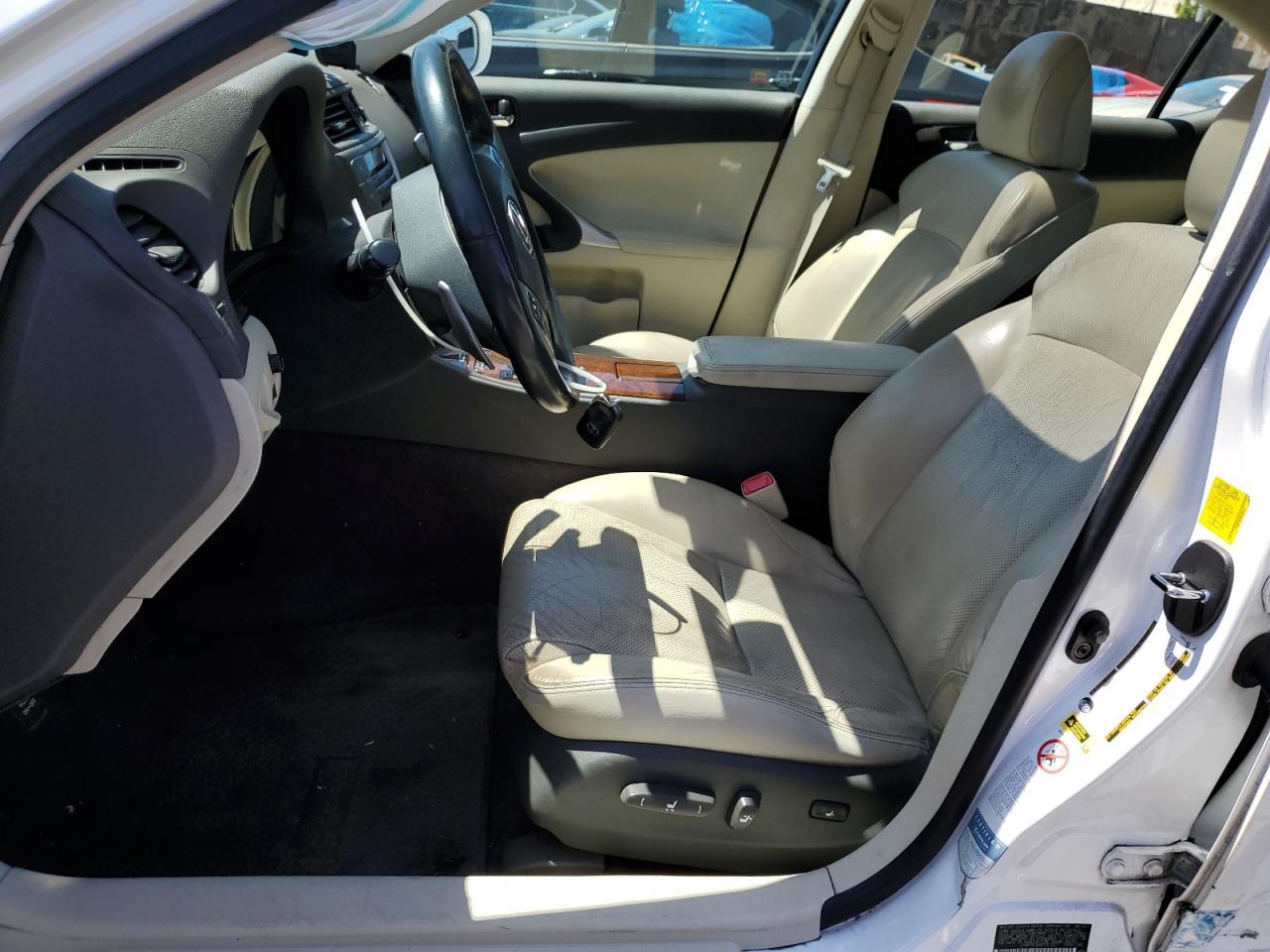 2011 LEXUS IS 250 - Image 7