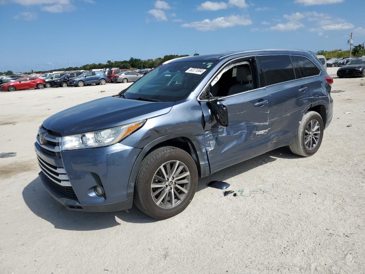 2018 TOYOTA HIGHLANDER car image