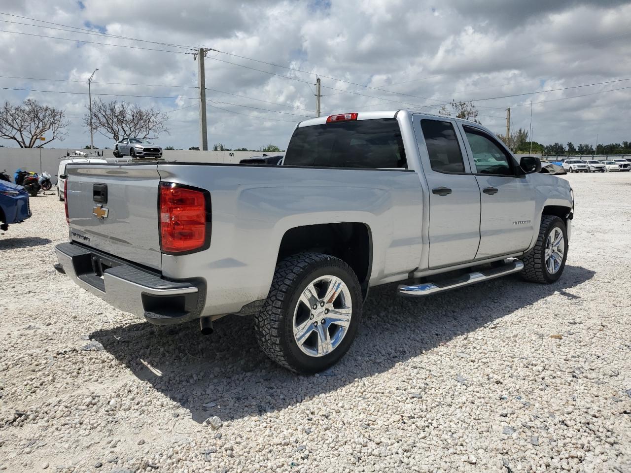 2017 CHEVROLET SILVERADO - Image 3