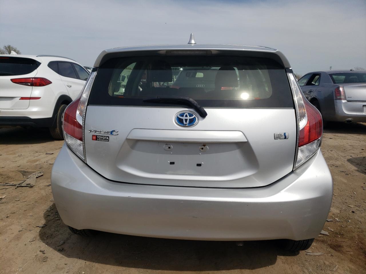 2015 TOYOTA PRIUS C - Фото 6