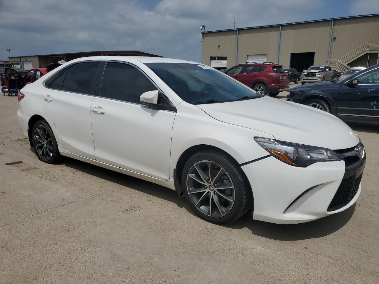 2015 TOYOTA CAMRY LE - Image 4