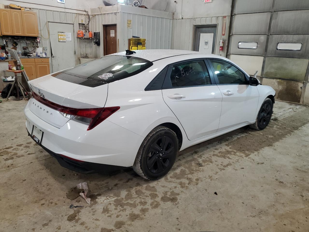 2023 HYUNDAI ELANTRA SE - Image 3