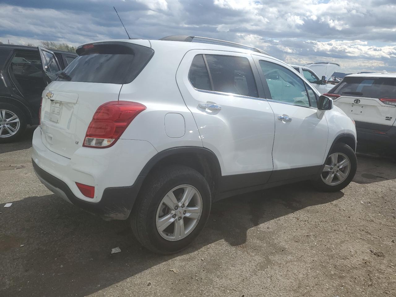 2018 CHEVROLET TRAX 1LT - Image 3